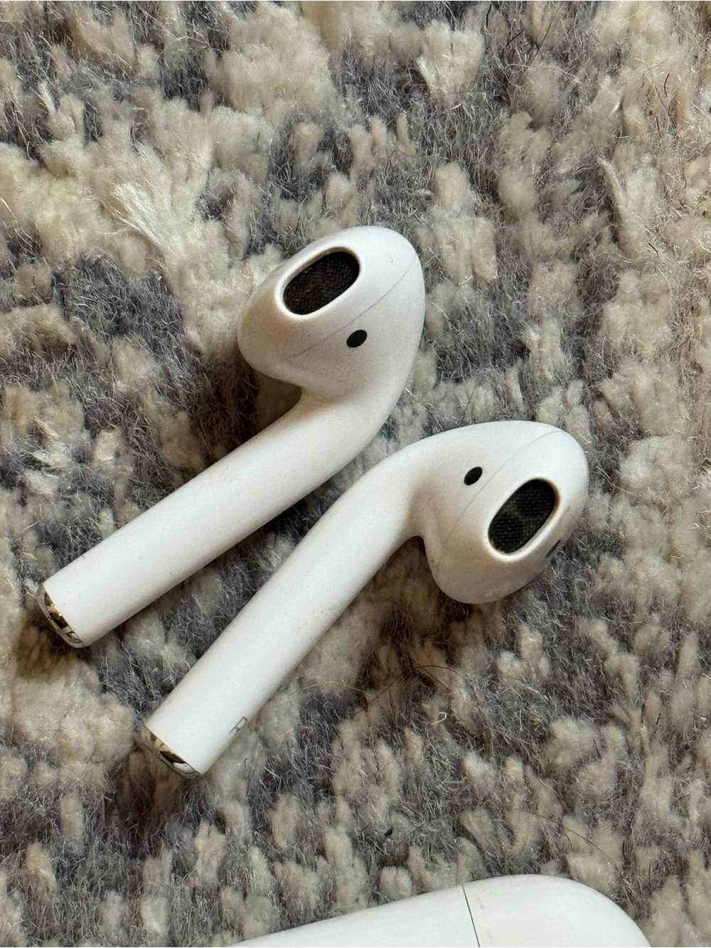 Apple AirPods, firm @15 - Picture 2 of 9